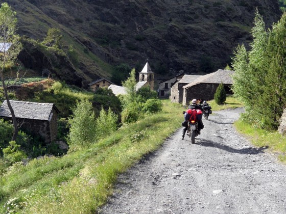 Einfahrt in Tor-hinter Andorra